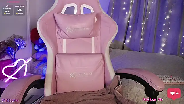 SexyLuna   online show from April 9, 8:20 am