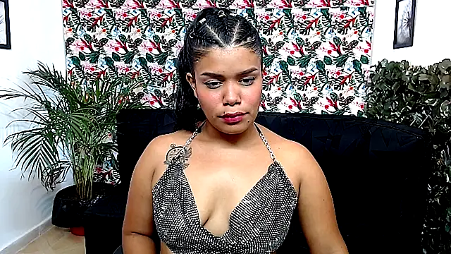 Snapshot of Wendy_Hot_ chatting on December 4, 7:39 am Wendy Hot online show from December 4, 7:39 am