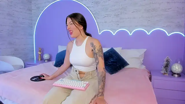 Giaa Ross online show from December 20, 7:32 pm