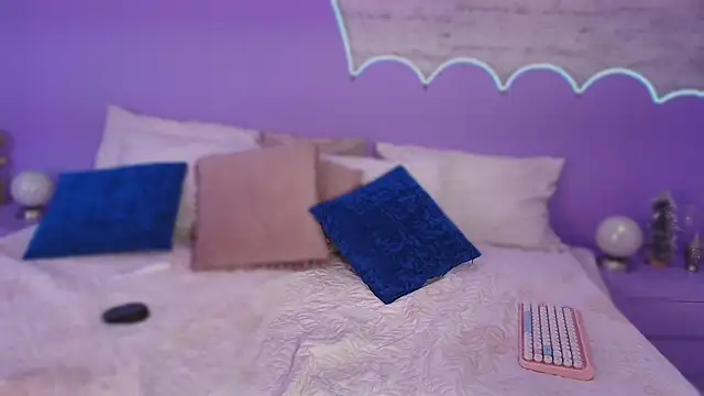 Giaa Ross online show from February 12, 7:42 pm