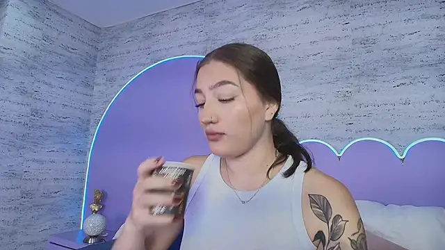 Giaa Ross online show from April 4, 9:07 am