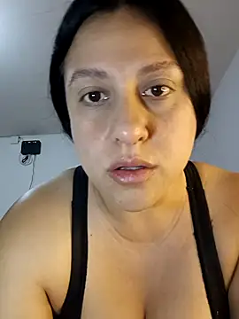 whitegirl0122 online show from October 29, 8:21 pm