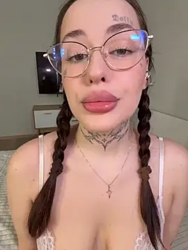 Snapshot of fuckdoll_18 chatting on October 23, 9:08 am fuckdoll 18 online show from October 23, 9:08 am