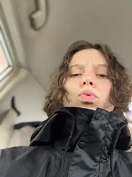 Snapshot of RinaMood chatting on September 22, 4:14 am RinaMood online show from September 22, 4:14 am