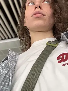 Snapshot of RinaMood chatting on November 20, 3:18 am RinaMood online show from November 20, 3:18 am