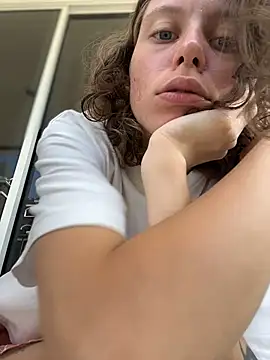 Snapshot of RinaMood chatting on December 2, 3:56 am RinaMood online show from December 2, 3:56 am