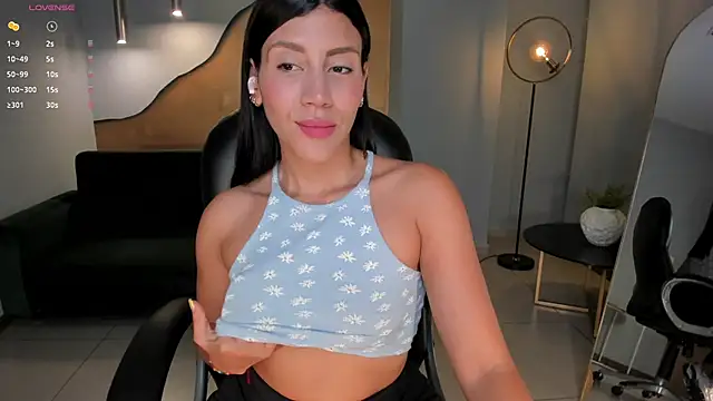 Snapshot of CharlotteCox_ chatting on January 10, 11:00 am CharlotteCox online show from January 10, 11:00 am