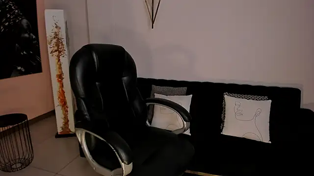 Snapshot of CharlotteCox_ chatting on January 30, 11:55 am CharlotteCox online show from January 30, 11:55 am