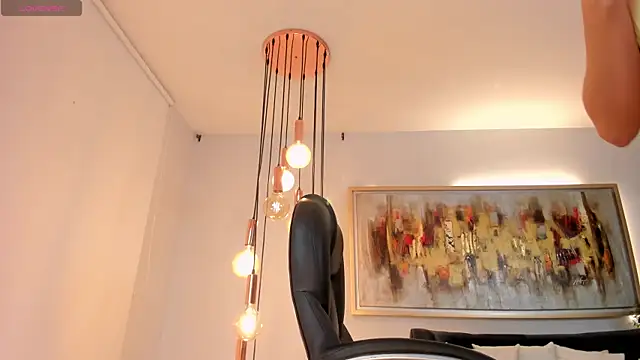 RoxanneHill  online show from April 14, 8:37 pm