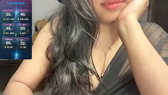 Snapshot of Spice-Summi chatting on December 23, 11:25 am Spice-Summi online show from December 23, 11:25 am