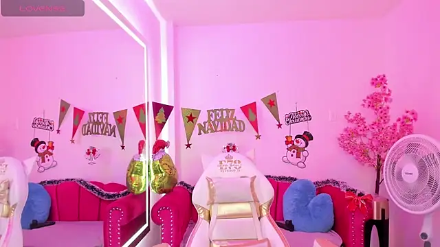 Snapshot of Miss_dolly_ chatting on December 15, 12:28 pm Miss dolly  online show from December 15, 12:28 pm