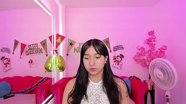 Snapshot of Miss_dolly_ chatting on December 28, 12:24 pm Miss dolly  online show from December 28, 12:24 pm