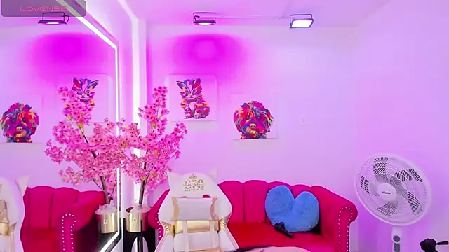 Snapshot of Miss_dolly_ chatting on February 12, 12:33 pm Miss dolly  online show from February 12, 12:33 pm