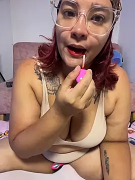 Snapshot of keirabbw chatting on May 28, 12:52 am keirabbw online show from May 28, 12:52 am