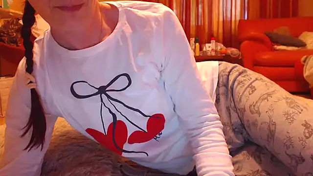 Snapshot of LovelyAndraGirl chatting on June 20, 10:40 am LovelyAndraGirl online show from June 20, 10:40 am