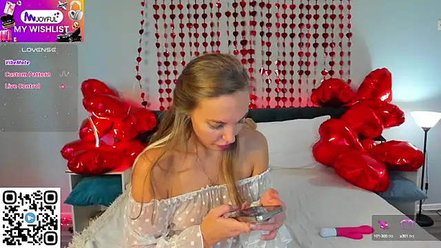 Snapshot of Kelly_Hardy chatting on February 13, 4:00 am Kelly Hardy online show from February 13, 4:00 am