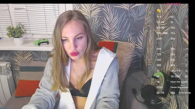 Snapshot of Kelly_Hardy chatting on February 13, 11:50 am Kelly Hardy online show from February 13, 11:50 am