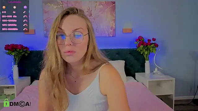 Snapshot of Kelly_Hardy chatting on September 11, 12:44 am Kelly Hardy online show from September 11, 12:44 am