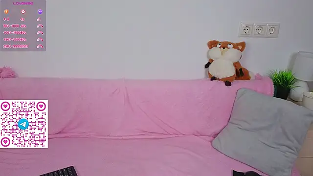 Snapshot of Kelly_Hardy chatting on November 18, 1:11 am Kelly Hardy online show from November 18, 1:11 am