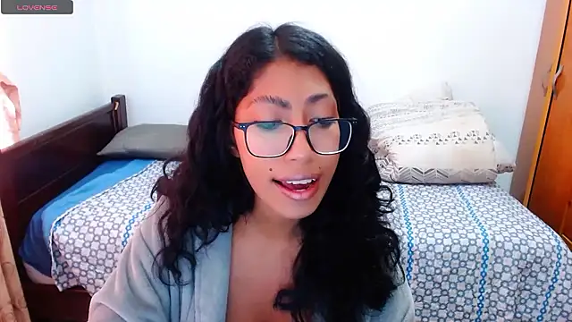 Snapshot of sofia_rosse4 chatting on January 13, 12:32 pm sofia rosse4 online show from January 13, 12:32 pm