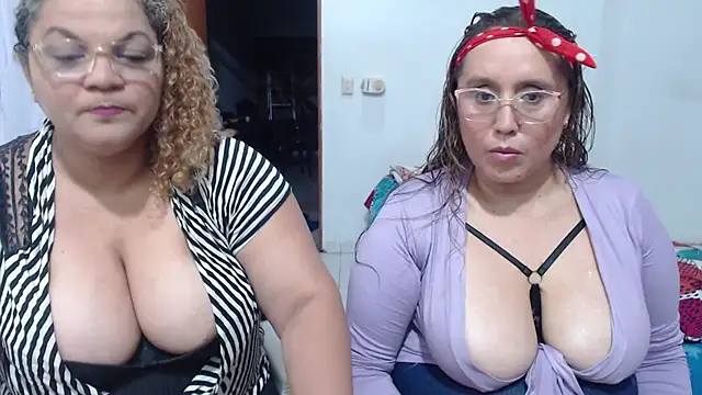 Snapshot of mademooms chatting on October 9, 12:30 am mademooms online show from October 9, 12:30 am