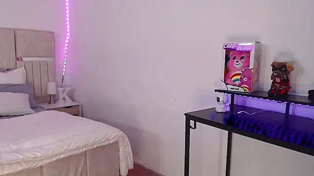 KimGeorgia  online show from March 7, 11:05 pm