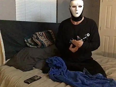 Snapshot of Cummerforyouu2 chatting on February 8, 6:33 am Cummerforyouu2 online show from February 8, 6:33 am