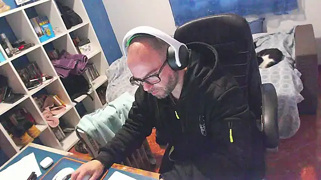 ravingr4d4 online show from February 5, 11:59 am