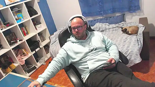 ravingr4d4 online show from February 6, 12:04 am