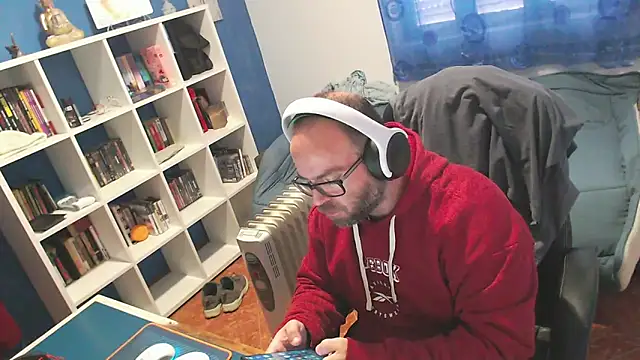 ravingr4d4 online show from February 25, 1:32 pm