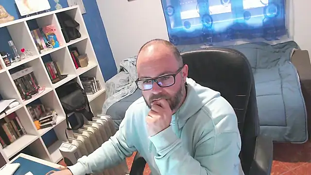 ravingr4d4 online show from March 18, 9:01 am