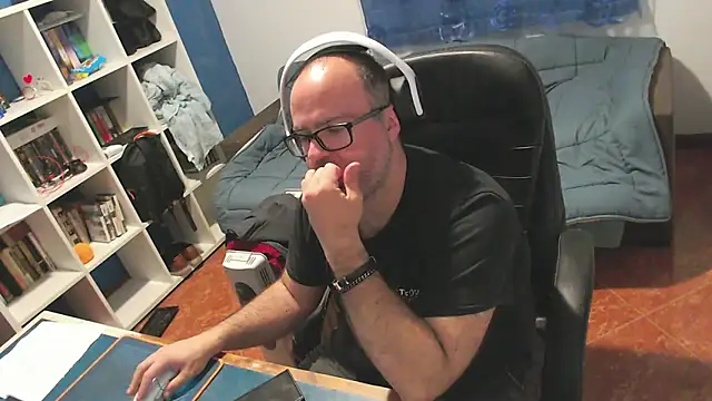 ravingr4d4 online show from March 31, 8:42 pm