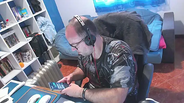 ravingr4d4 online show from April 1, 8:48 am