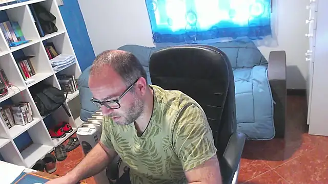 ravingr4d4 online show from April 10, 8:08 am