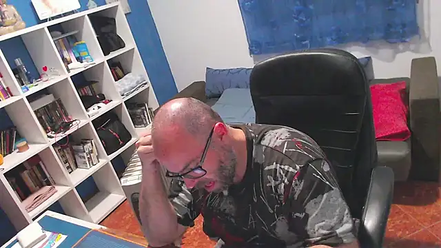 ravingr4d4 online show from April 19, 9:28 pm