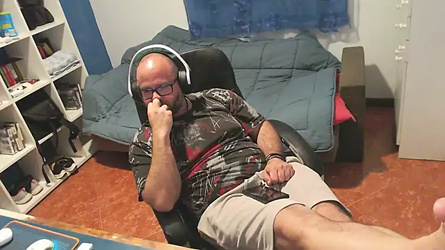 ravingr4d4 online show from April 20, 10:44 pm