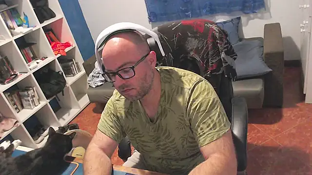 ravingr4d4 online show from May 26, 9:55 pm