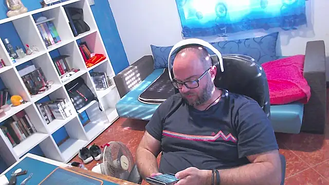 ravingr4d4 online show from June 7, 5:49 pm