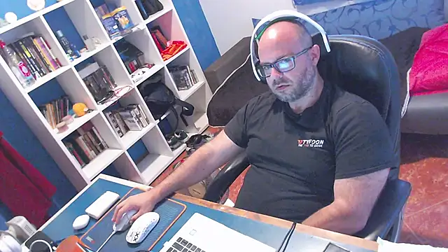 ravingr4d4 online show from June 23, 9:18 am