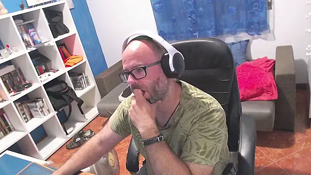 ravingr4d4 online show from June 28, 8:59 pm