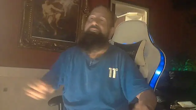 Snapshot of maseurbeardedpig chatting on August 7, 3:52 am maseurbeardedpig online show from August 7, 3:52 am