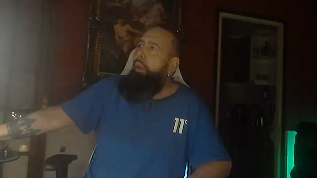 Snapshot of maseurbeardedpig chatting on August 8, 3:41 am maseurbeardedpig online show from August 8, 3:41 am