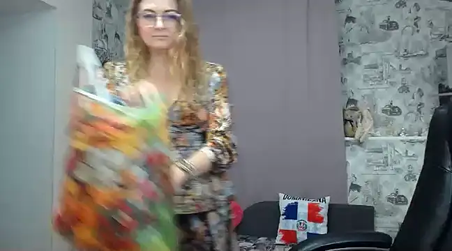 Helen1974 online show from February 5, 3:52 pm