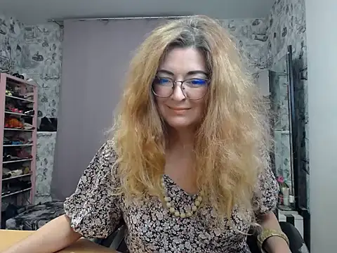 Helen1974 online show from March 12, 6:22 pm