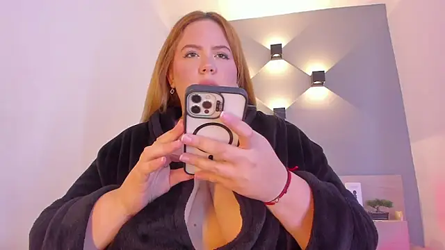 sophiarossee  online show from January 28, 6:28 pm