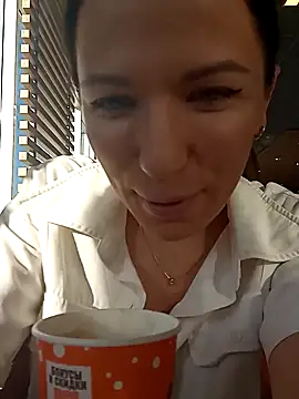 Snapshot of Brilliant-Queen1 chatting on February 1, 12:40 am Brilliant-Queen1 online show from February 1, 12:40 am