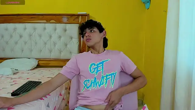 Snapshot of Edwars_03 chatting on January 6, 8:50 pm Edwars 03 online show from January 6, 8:50 pm