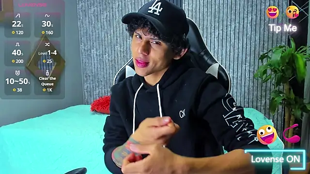 Snapshot of Edwars_03 chatting on March 3, 11:46 pm Edwars 03 online show from March 3, 11:46 pm