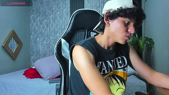 Snapshot of Edwars_03 chatting on March 5, 9:04 pm Edwars 03 online show from March 5, 9:04 pm