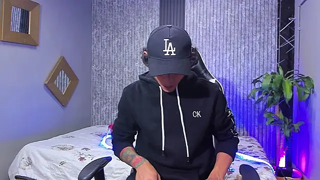 Snapshot of Edwars_03 chatting on March 9, 12:20 pm Edwars 03 online show from March 9, 12:20 pm